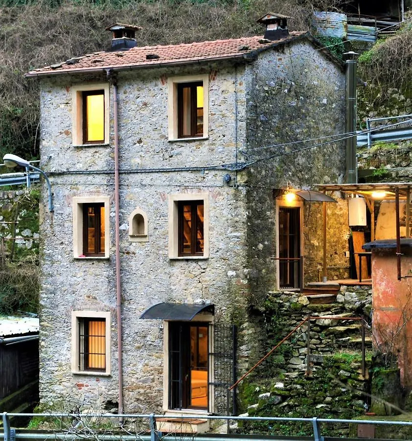 Incantevole casa sul fiume, Relax e Natura ai piedi della Alpi Apuane Massa  0*, Massa (Tuscany) Italia